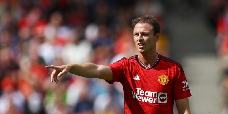 Jonny Evans: Manchester United Legend Returns After Years Away